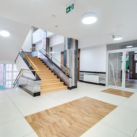 Poniatowskiego Parkside Studio~parking And Lift Apartamento *